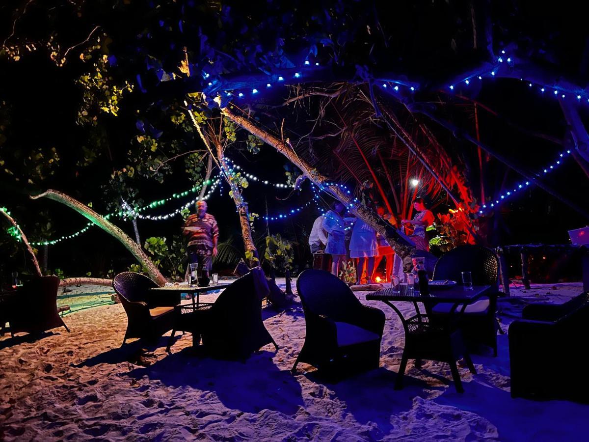 White Tern Maldives Hotel Maamigili Island Bagian luar foto