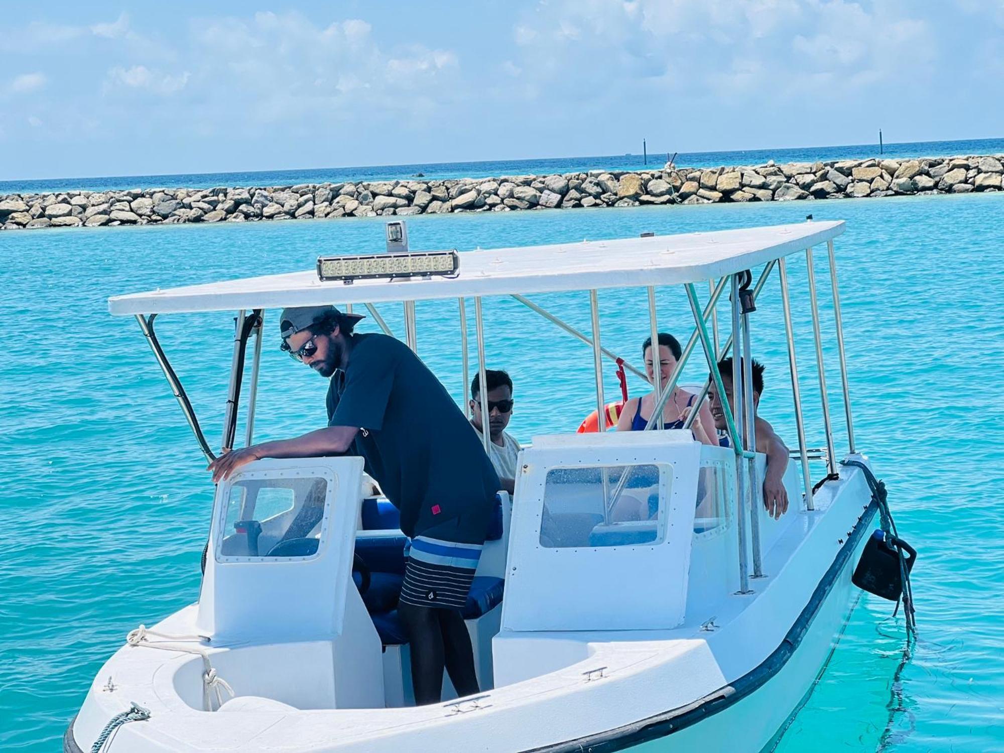 White Tern Maldives Hotel Maamigili Island Bagian luar foto