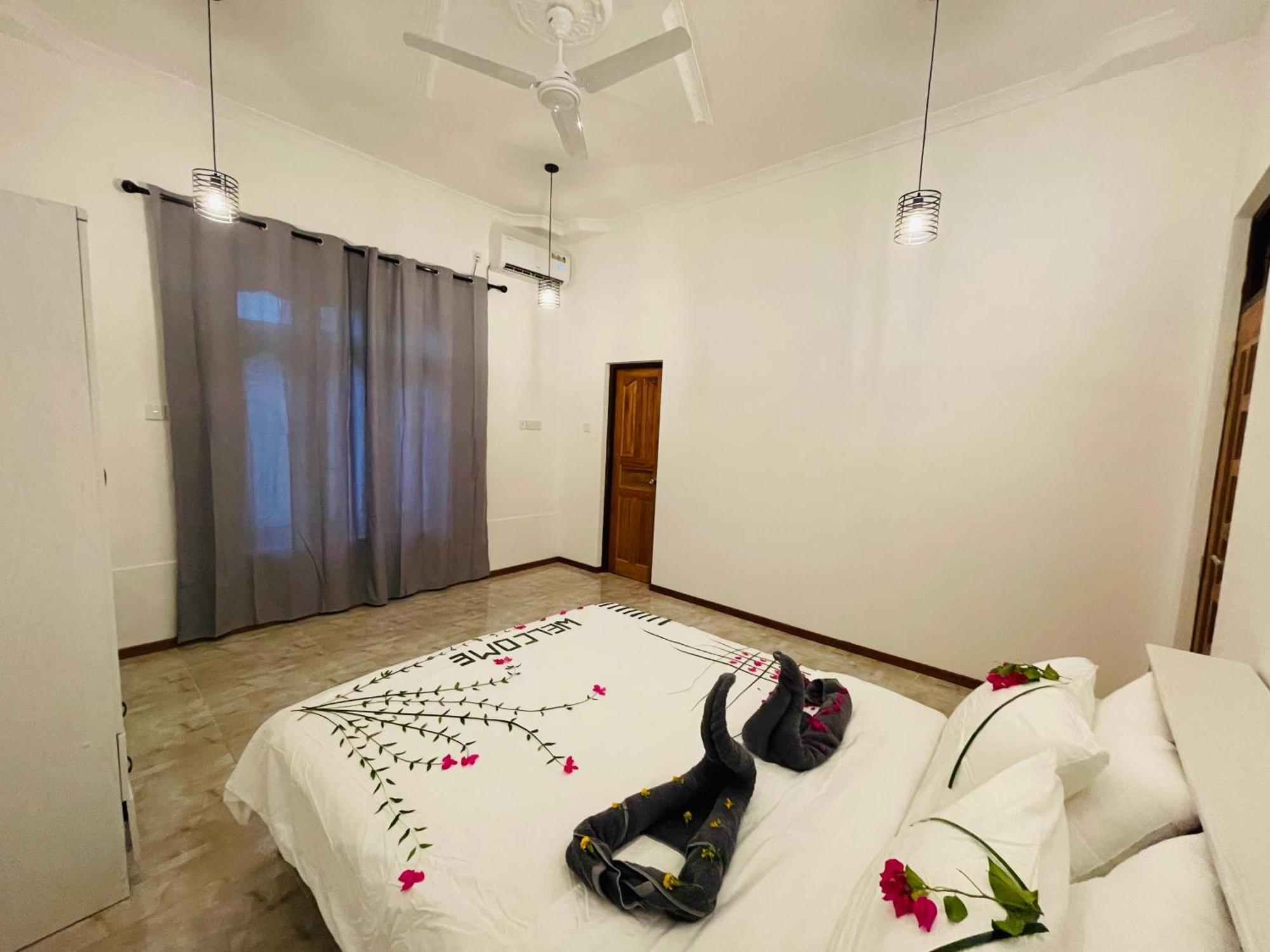 White Tern Maldives Hotel Maamigili Island Bagian luar foto