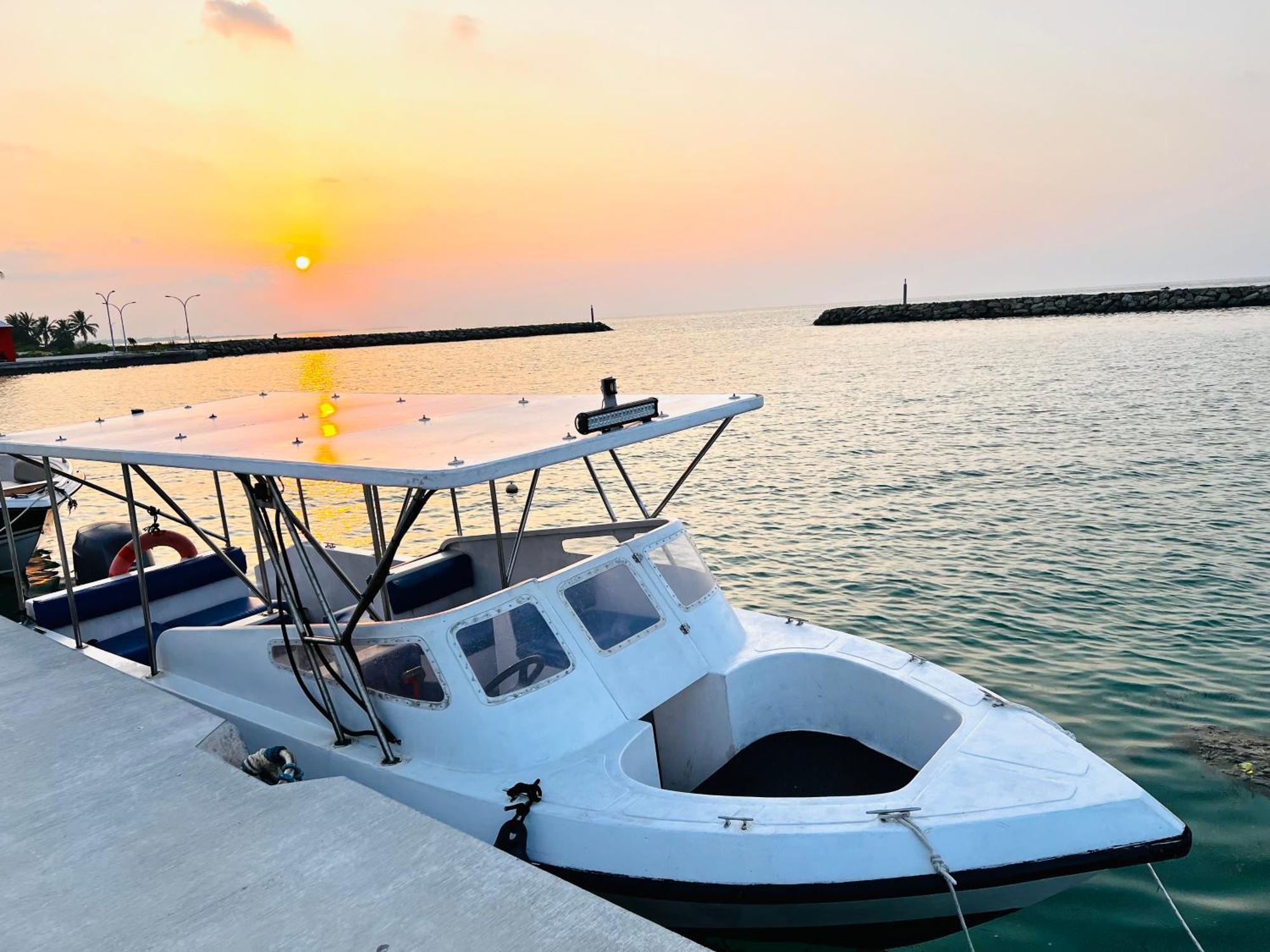 White Tern Maldives Hotel Maamigili Island Bagian luar foto