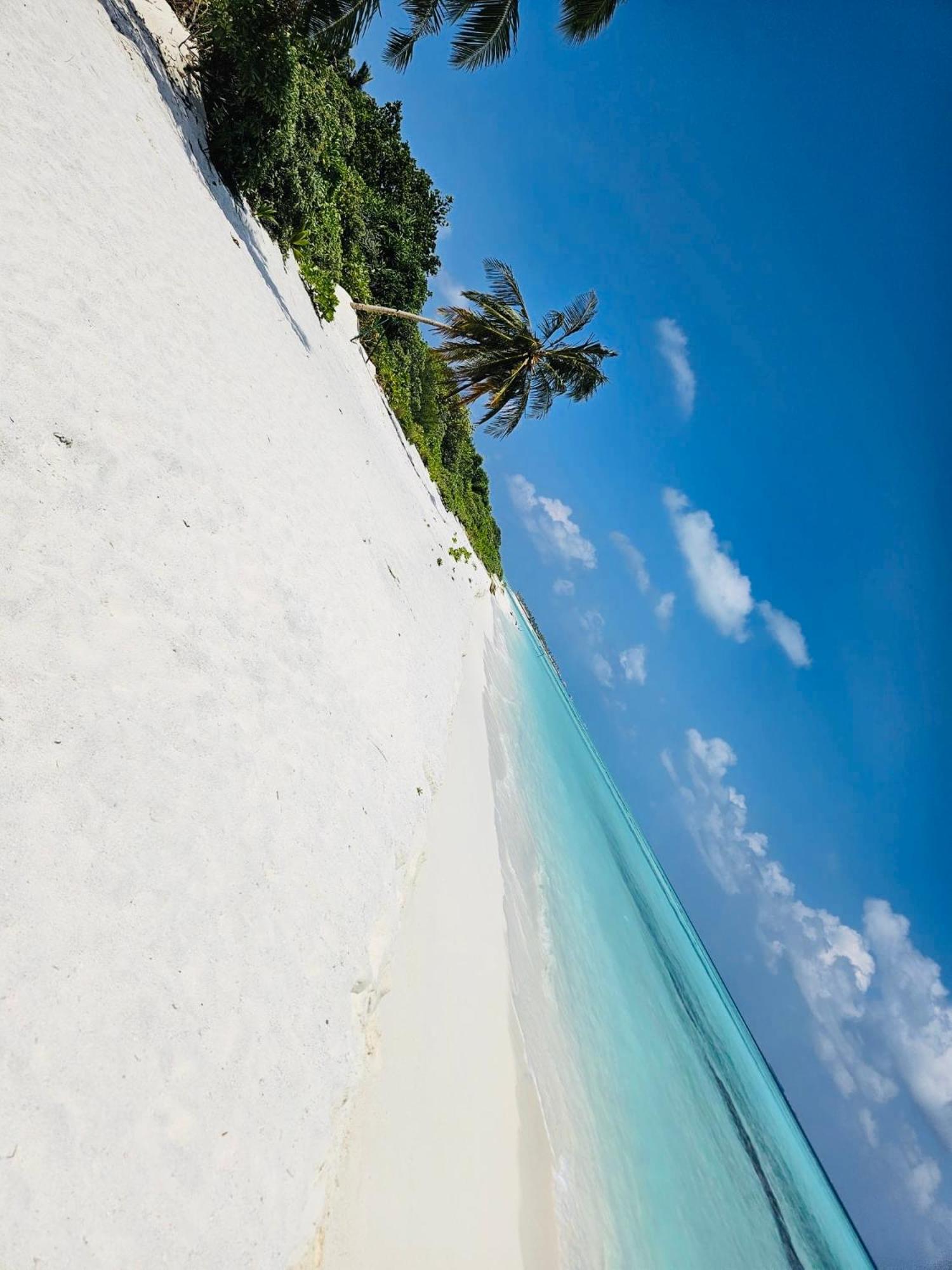 White Tern Maldives Hotel Maamigili Island Bagian luar foto